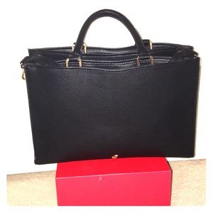 ▪️large black purse with crossbody strap▪️